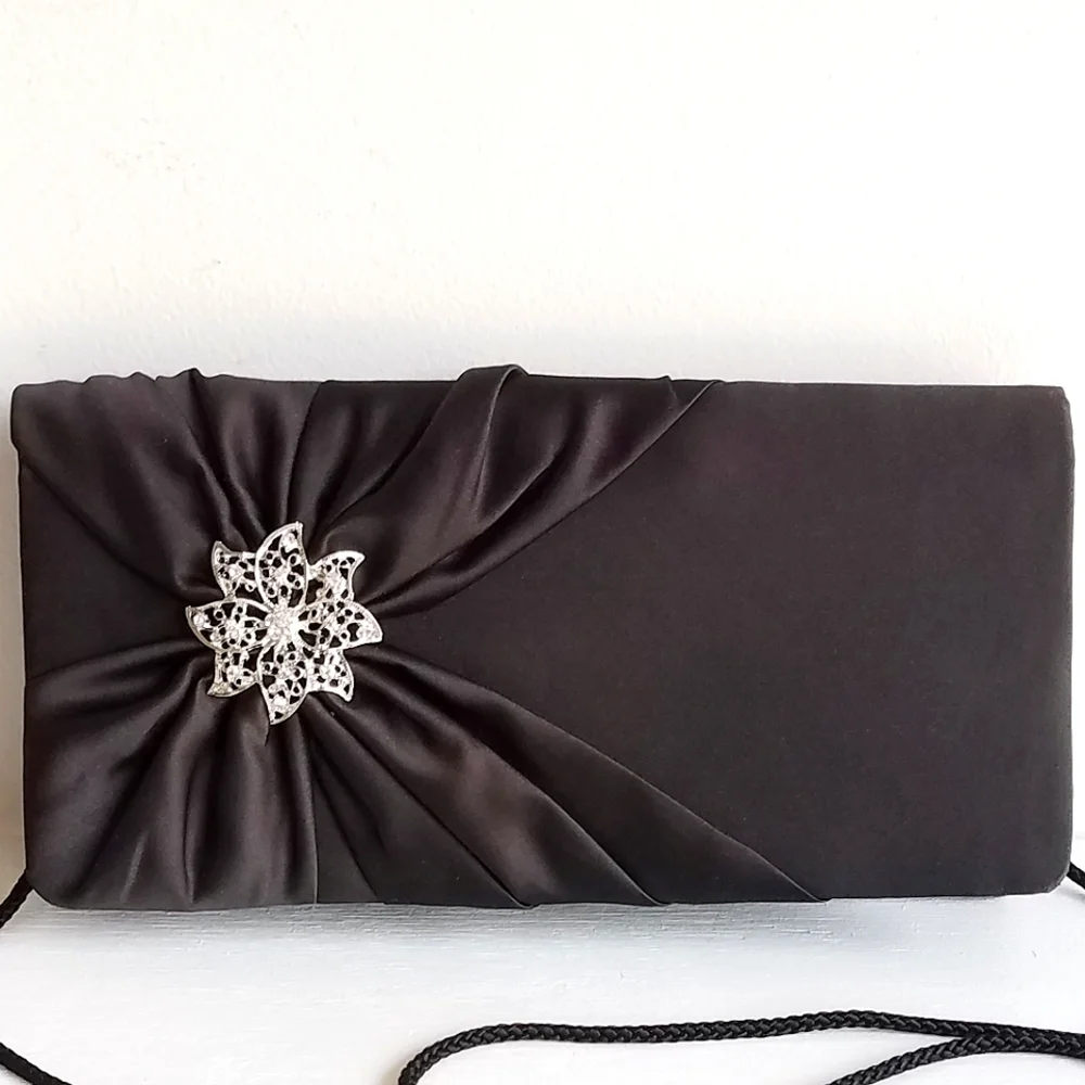 La Regale Brooch Formal Crossbody Handbag